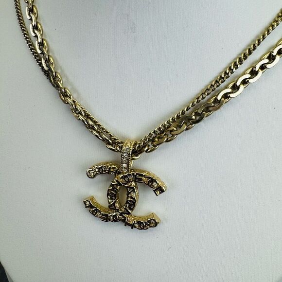 Chanel 21P Metal Double Layer Embossed Necklace - Picture 3 of 14